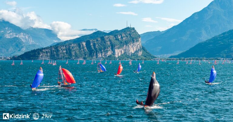 Il 29er European Championship entra nel vivo: al comando i fratelli Lucas e Moritz Hamm